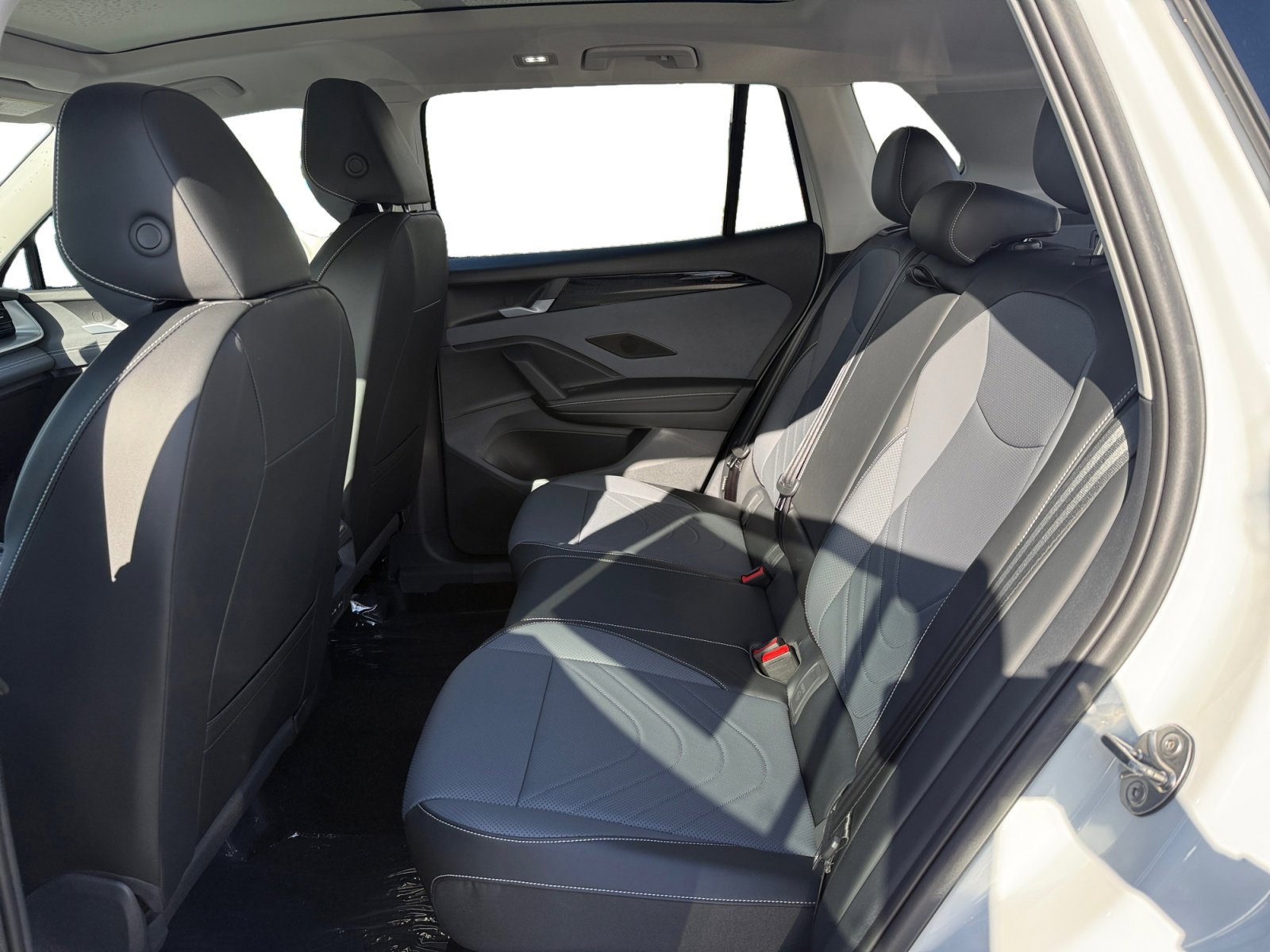New 2026 Pure White Volkswagen SE image 16