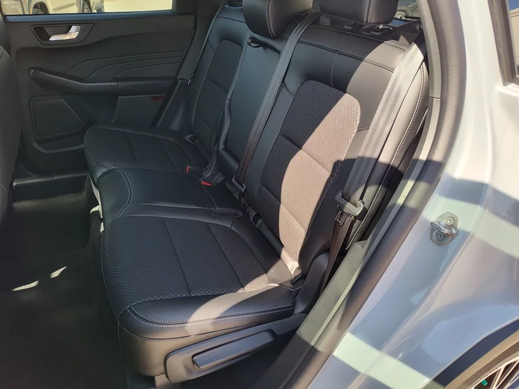 New 2025 Space Silver Metallic Ford Plug-in Hybrid image 13