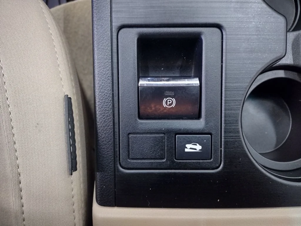 Used 2015 Blue Subaru 2.5i image 29