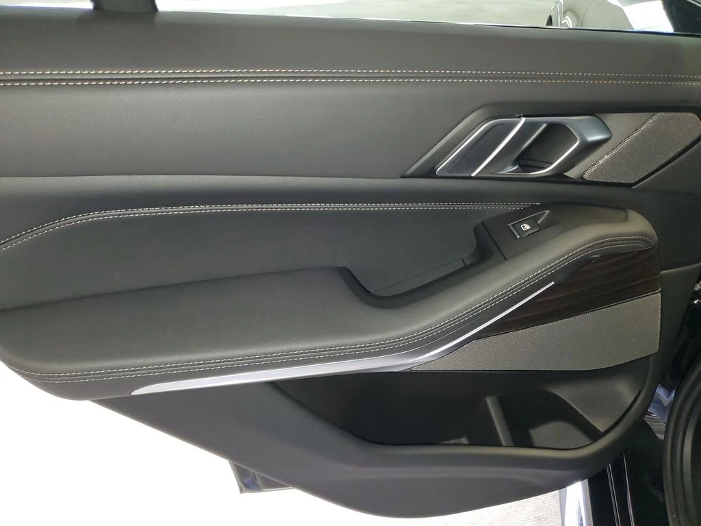 Used 2026 Black Sapphire Metallic BMW sDrive40i image 9