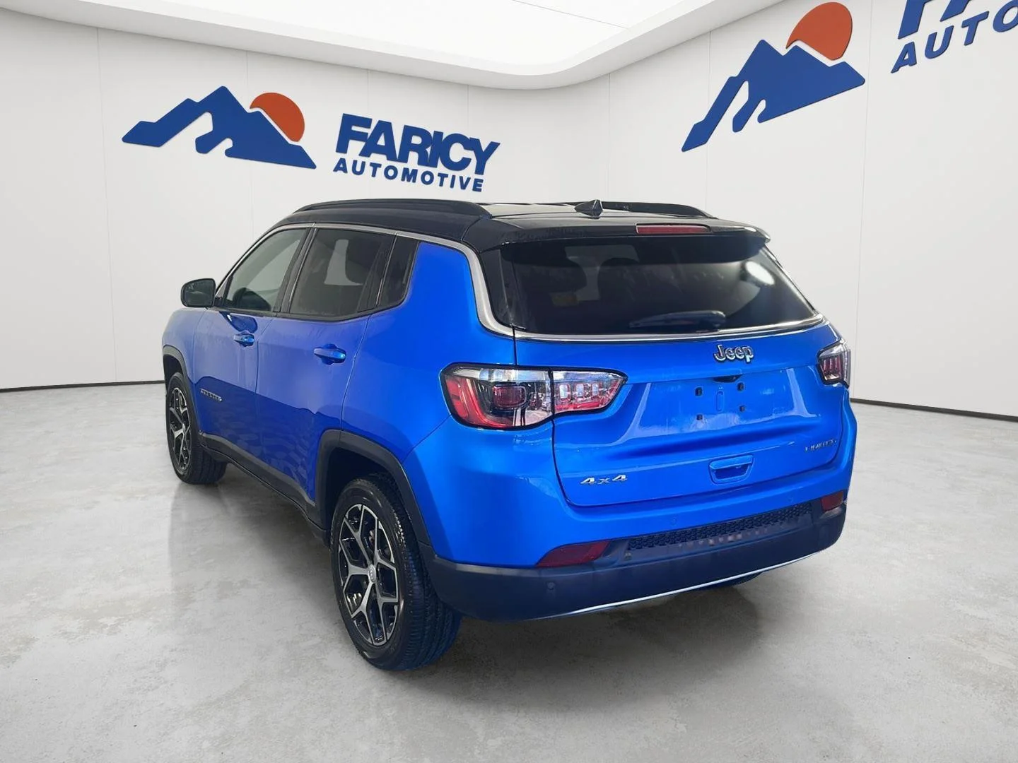 Used 2024 Hydro Blue Pearlcoat Jeep Limited image 9