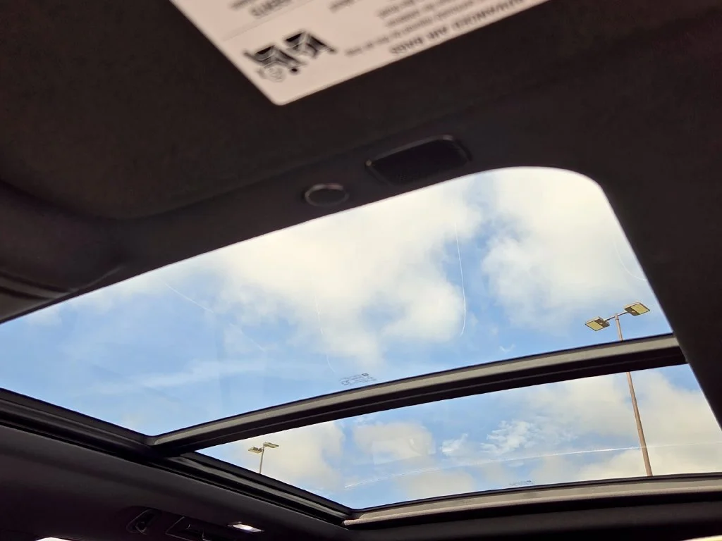 Used 2022 Summit White Chevrolet Premier image 21