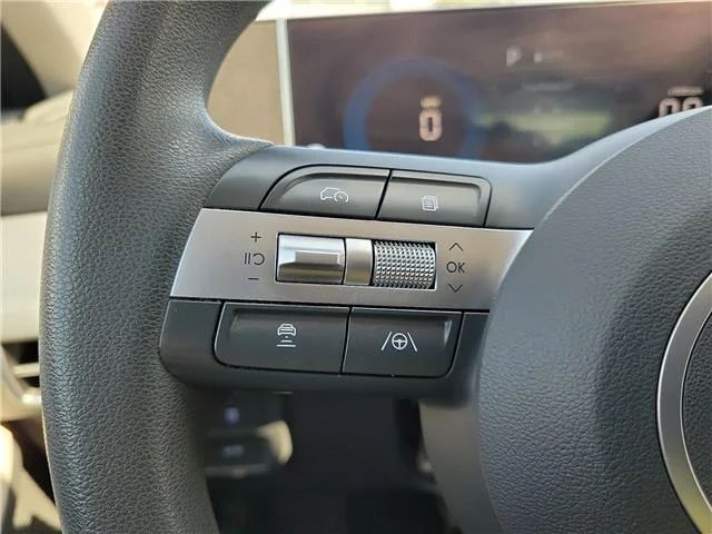 Used 2025 Aero Silver Hyundai SEL Front-Wheel Drive image 20
