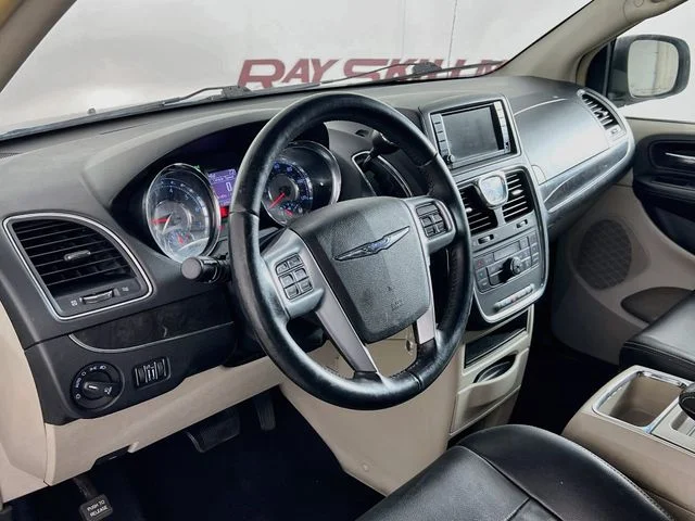 2013 Chrysler Town & Country Touring - Photo 33