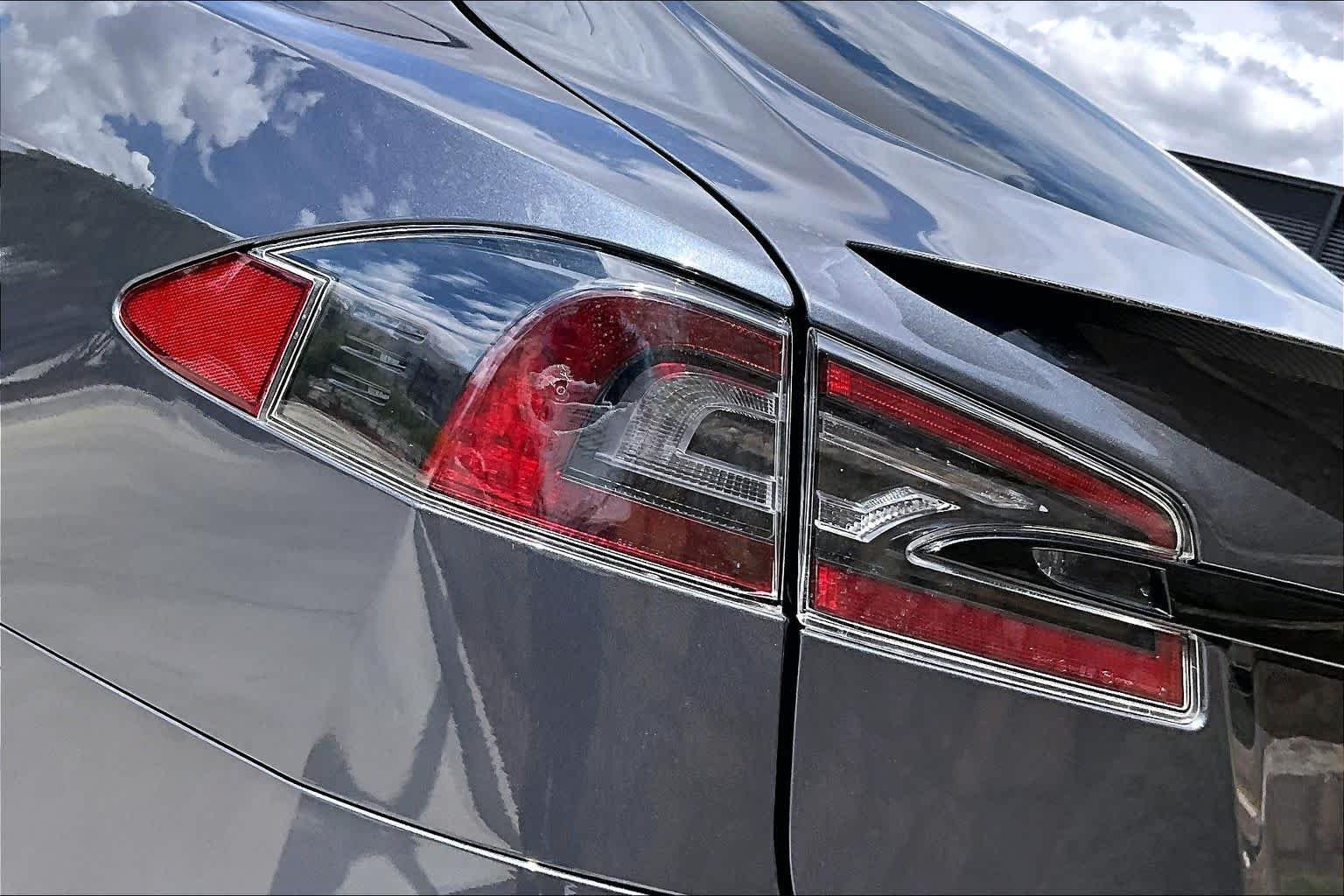 Used 2021 Midnight Silver Metallic Tesla Plaid image 21