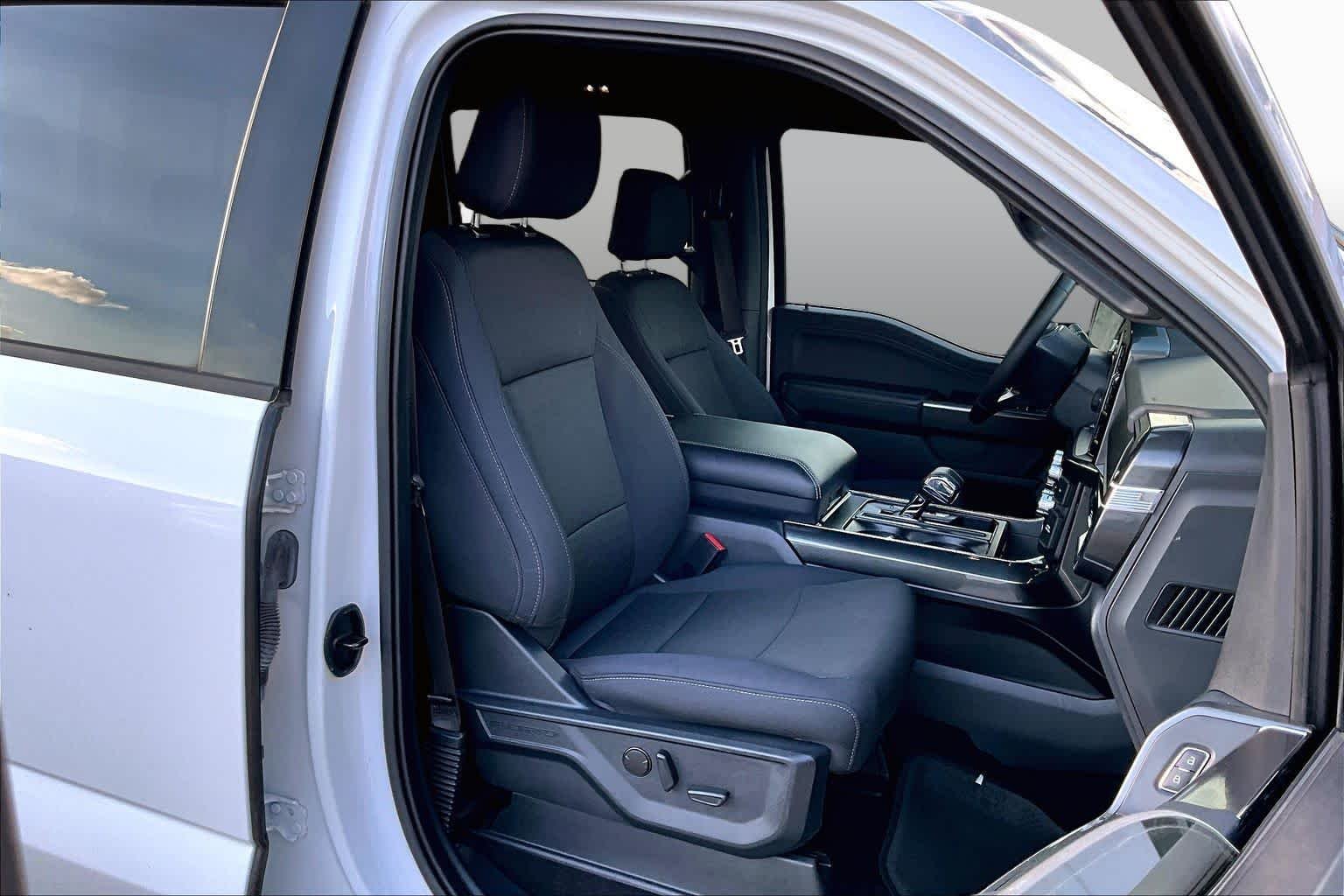 Used 2022 Oxford White Ford XLT image 11
