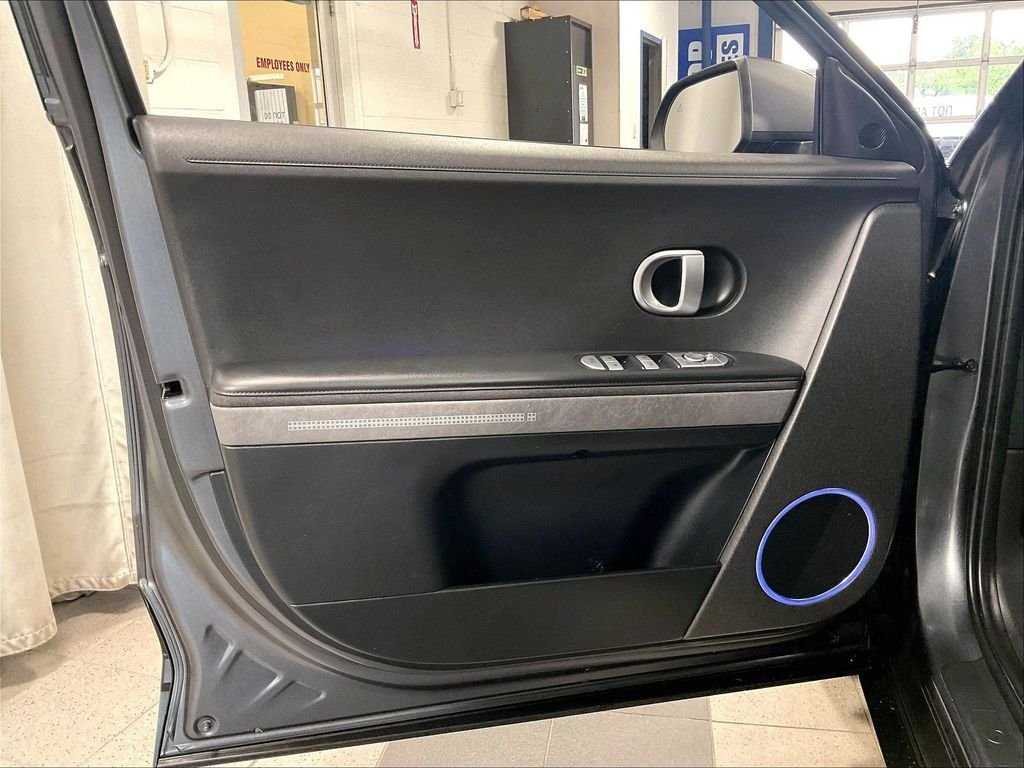 Used 2023 Gray Hyundai SEL image 9