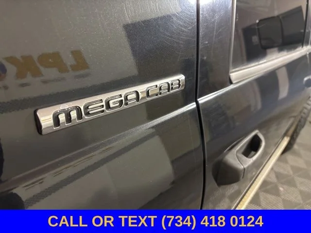 Used 2006 Brilliant Black Crystal Pearl Dodge SLT image 43