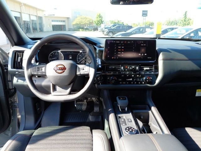 New 2026 Boulder Gray Pearl / Super Black Two-tone Nissan Rock Creek® image 28