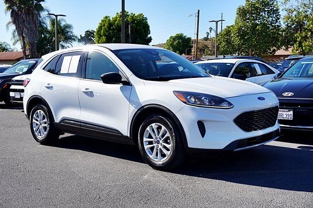 Used 2022 White Ford SE image 5