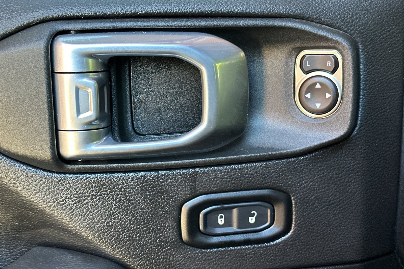 Used 2022 Gray Jeep Mojave image 14