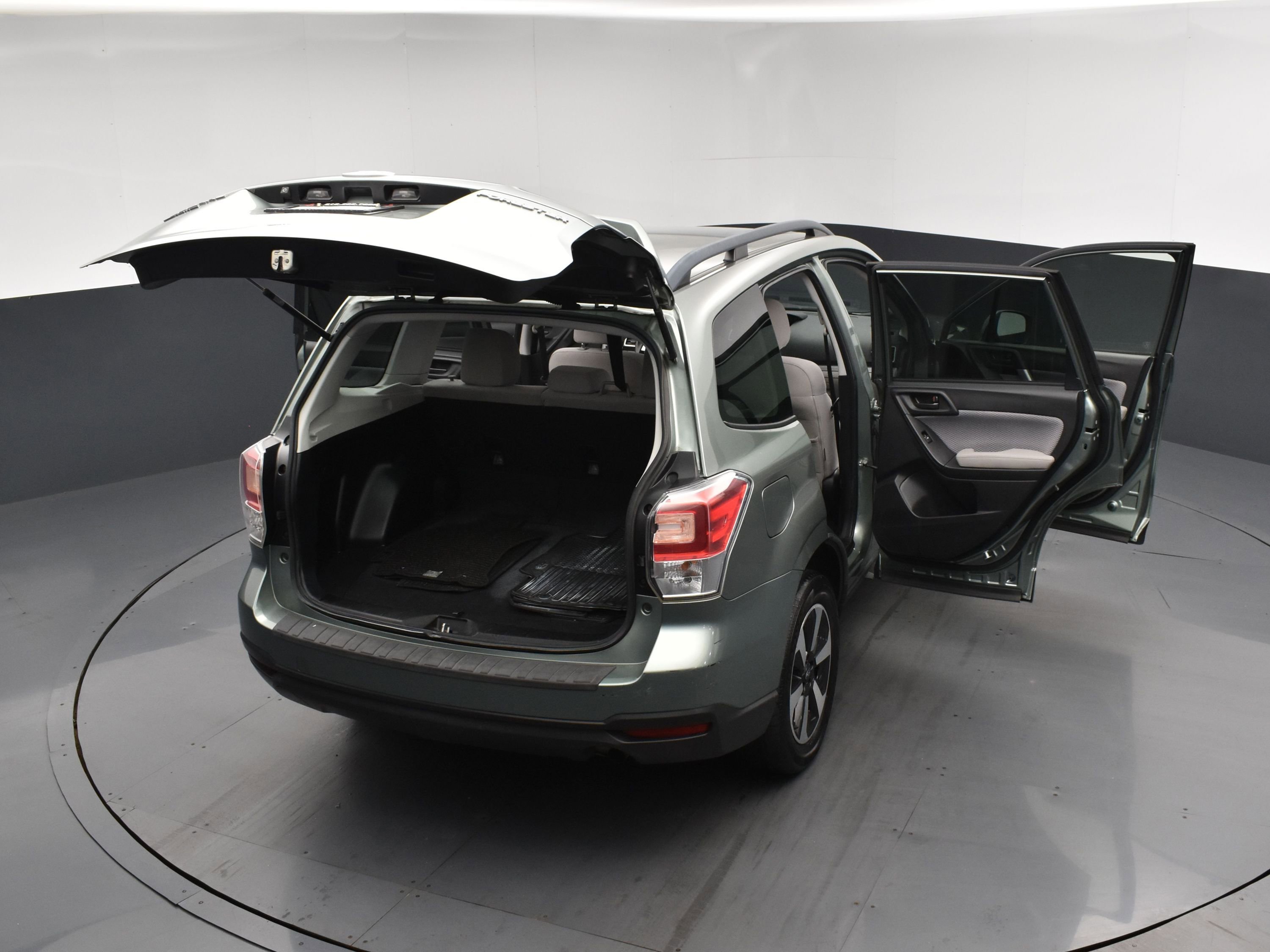 Used 2018 Jasmine Green Metallic Subaru Premium image 25