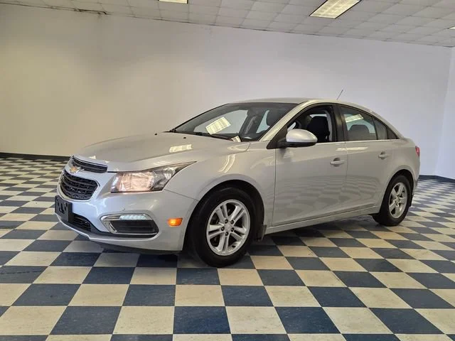 Used 2016 SILVER ICE METALLIC Chevrolet LT image 3