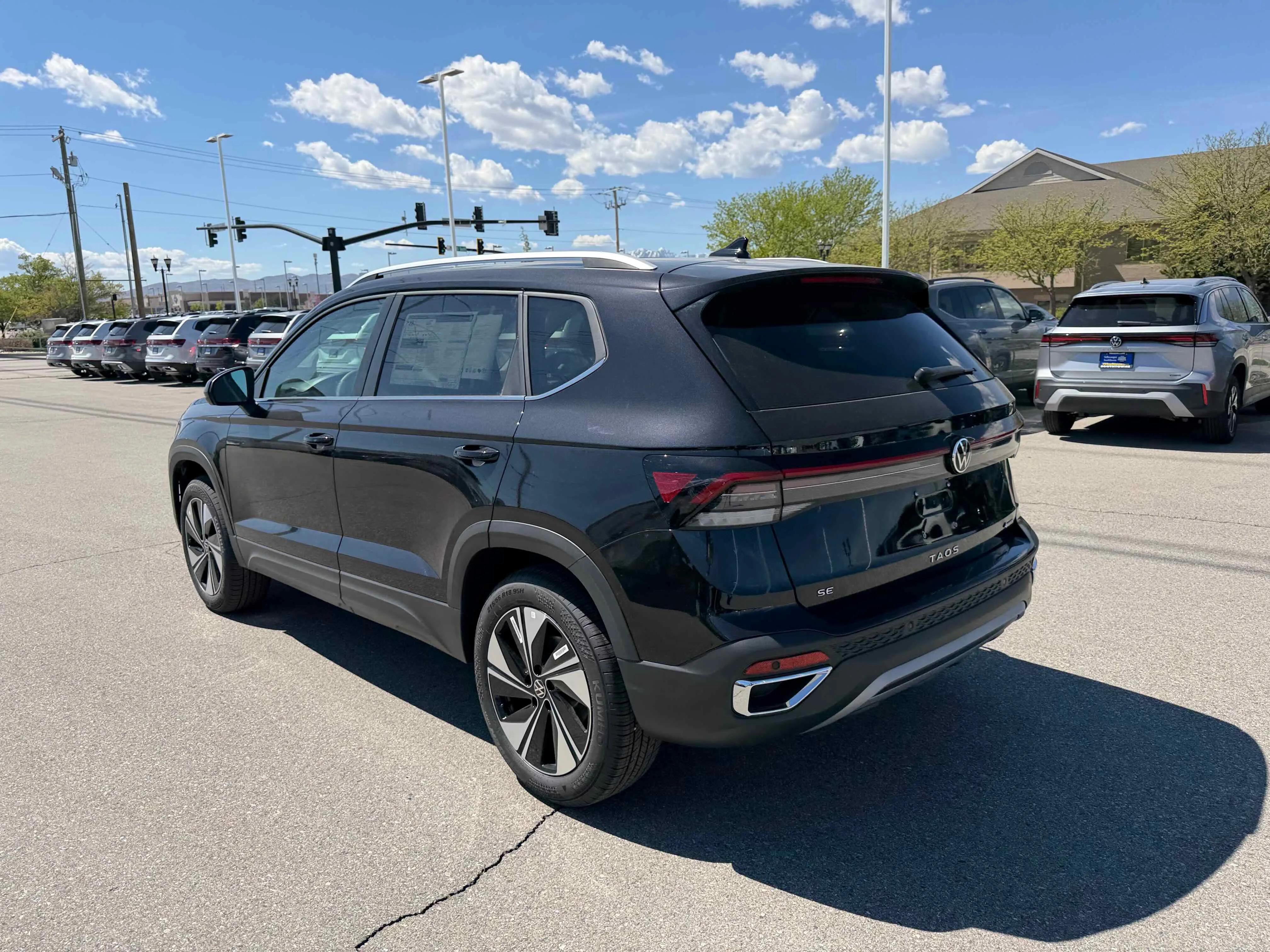 New 2026 Deep Black Volkswagen SE image 5