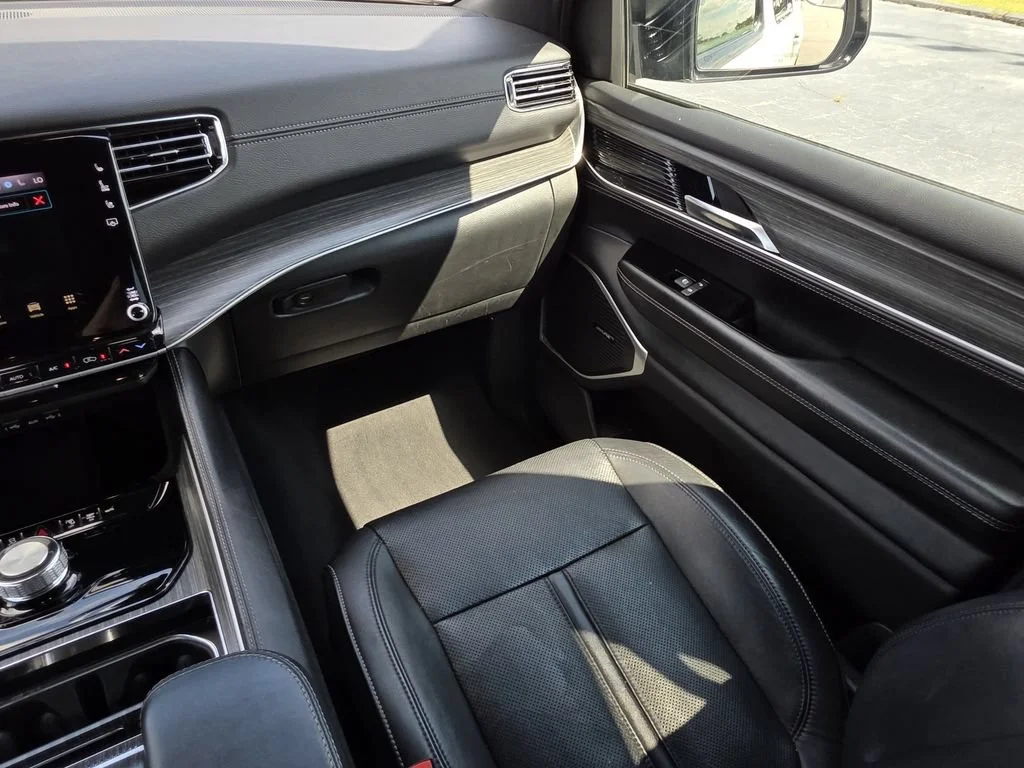 Used 2023 White Jeep Series II image 21