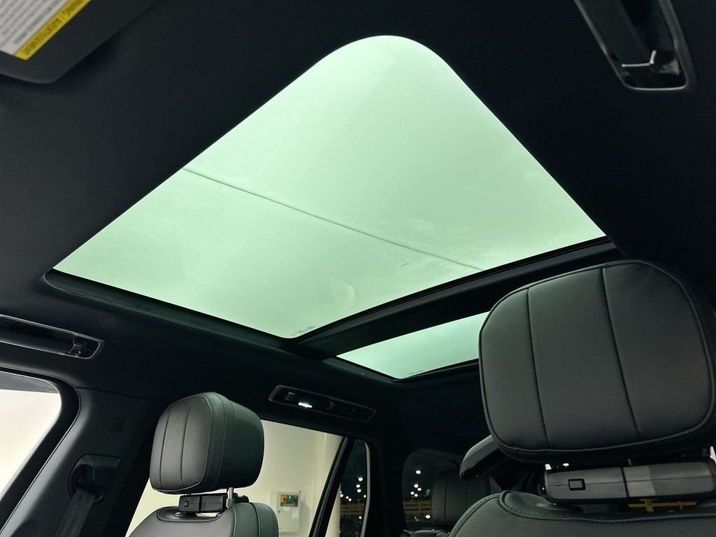 New 2026 Carpathian Gray Premium Metallic Land Rover SE image 11