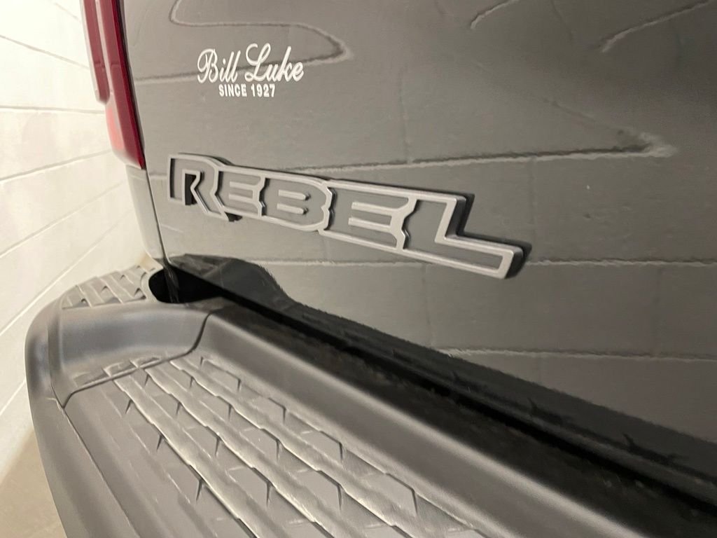 New 2026 Diamond Black Crystal Pearl-Coat Exterior Paint RAM Rebel image 6