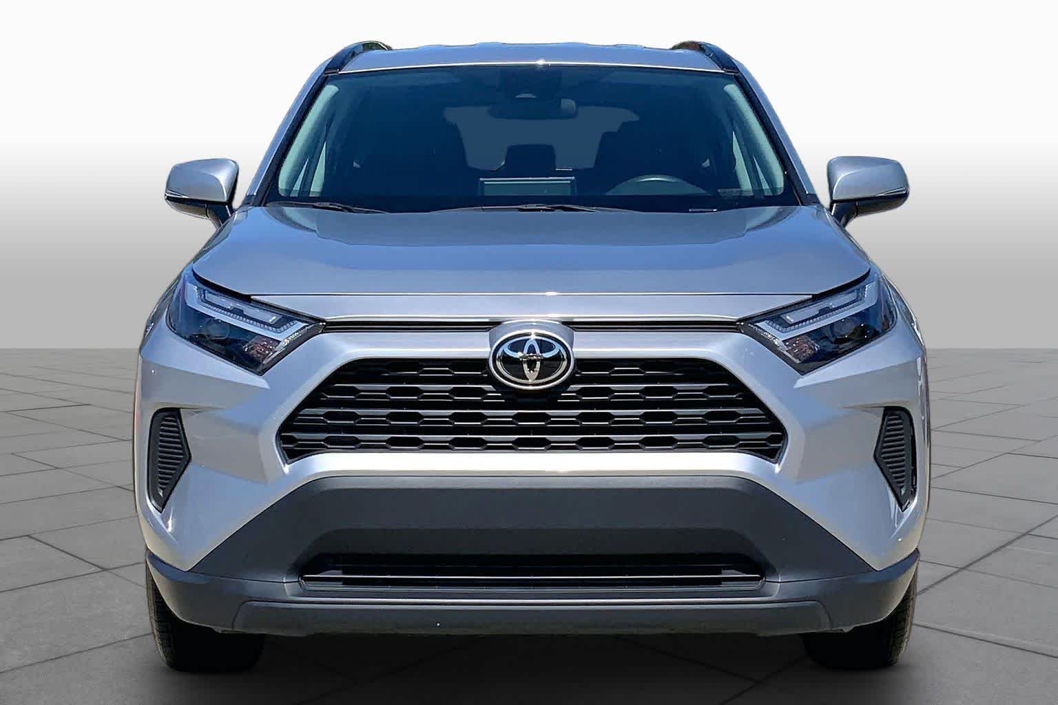 Used 2025 Silver Sky Metallic Toyota XLE image 4