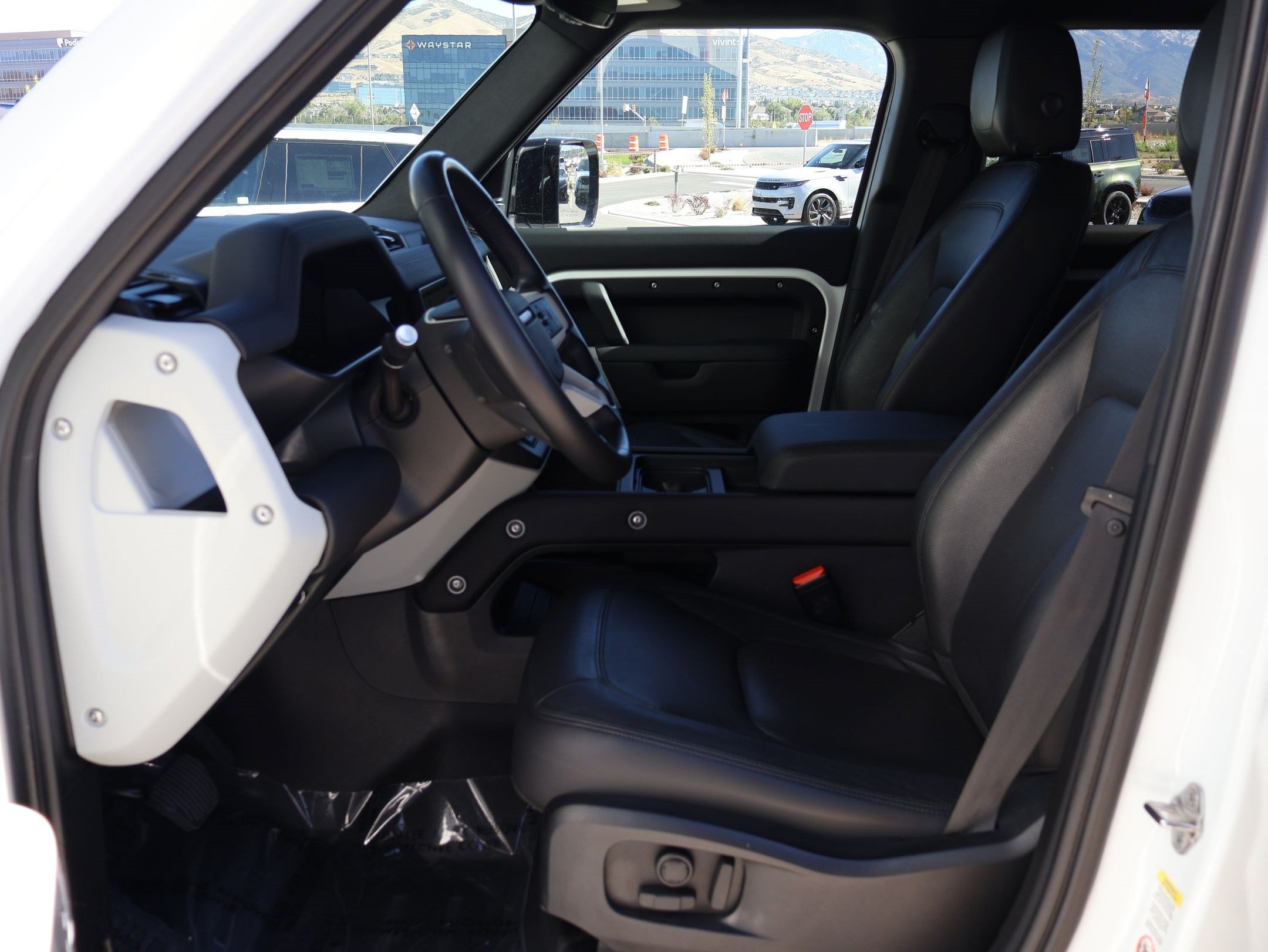 Used 2024 Fuji White Land Rover 110 P300 S image 15