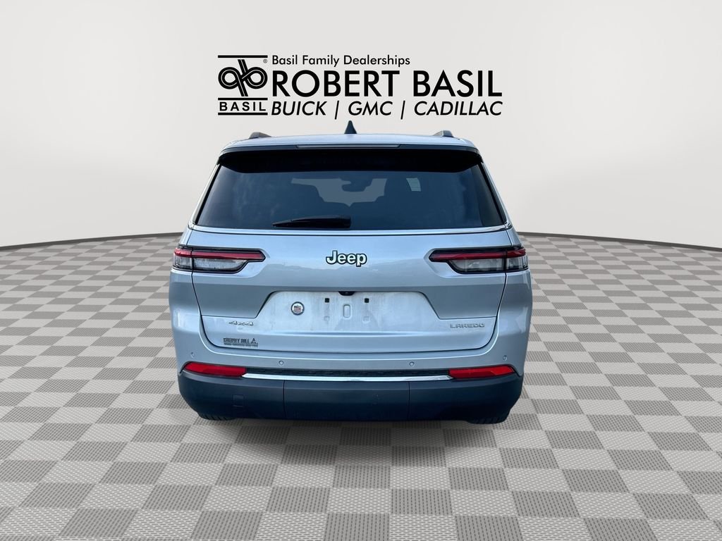 Used 2023 Silver Jeep Laredo image 7