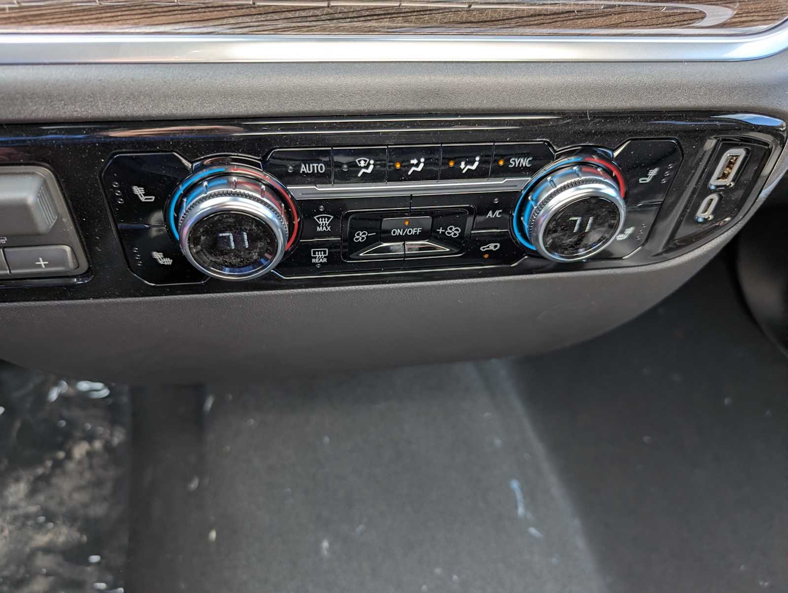 New 2026 Sterling Metallic GMC Elevation image 27