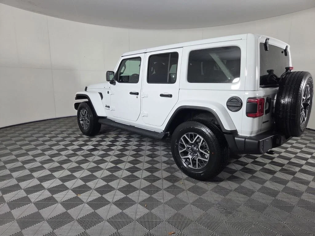 New 2026 Bright White Clear-Coat Exterior Paint Jeep Sahara image 7
