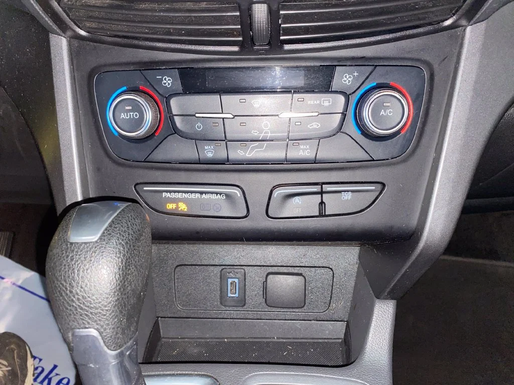 Used 2017 Silver Ford SE image 19