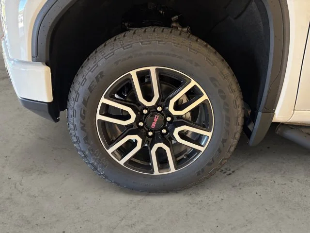 New 2026 White GMC AT4 image 15