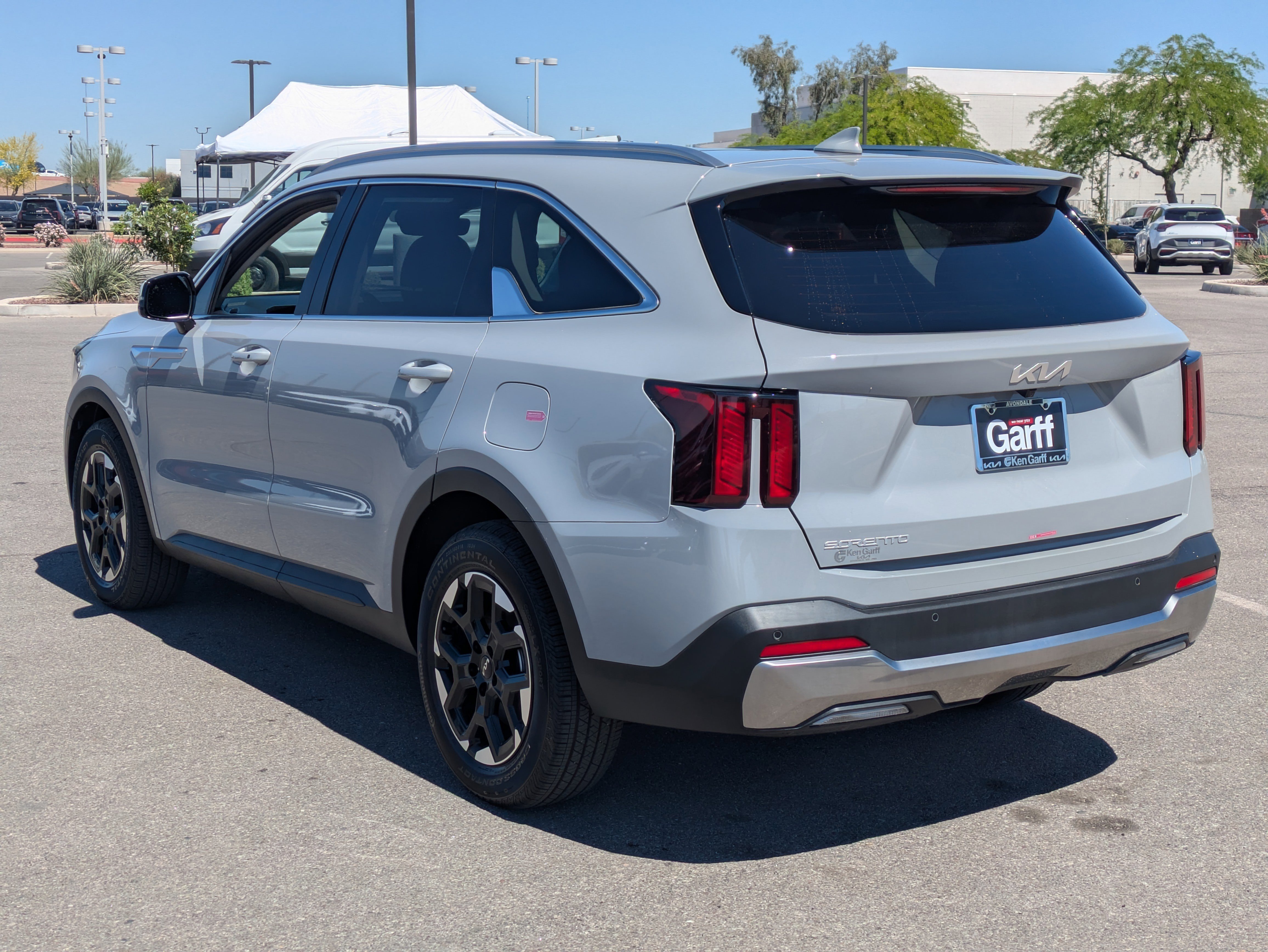 2025 Kia Sorento S - Photo 3