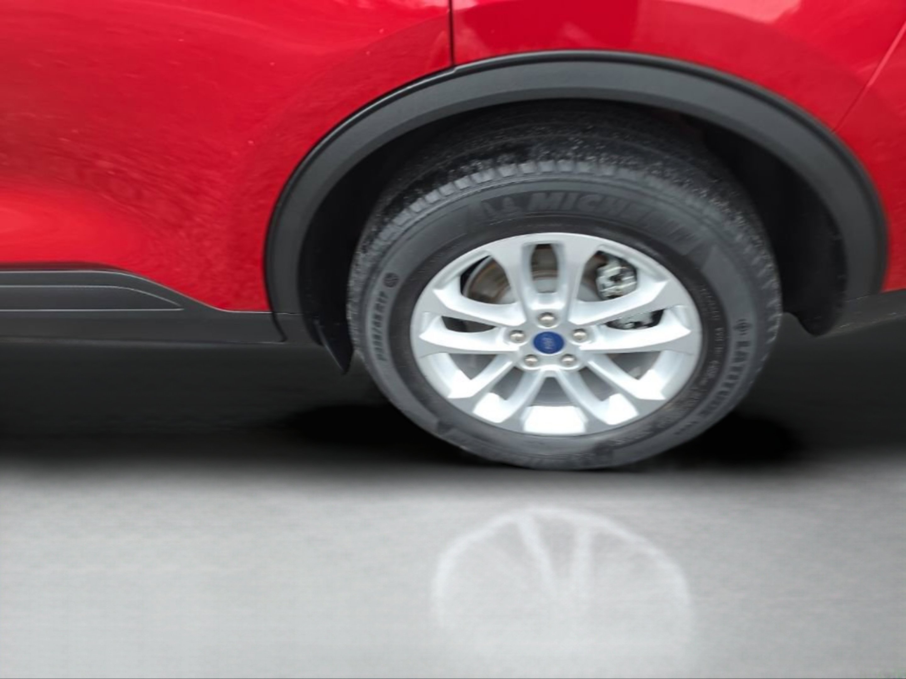 Used 2020 Red Ford SE image 32