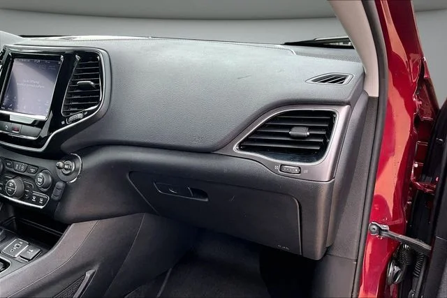 Used 2019 Velvet Red Pearlcoat Jeep Limited image 26