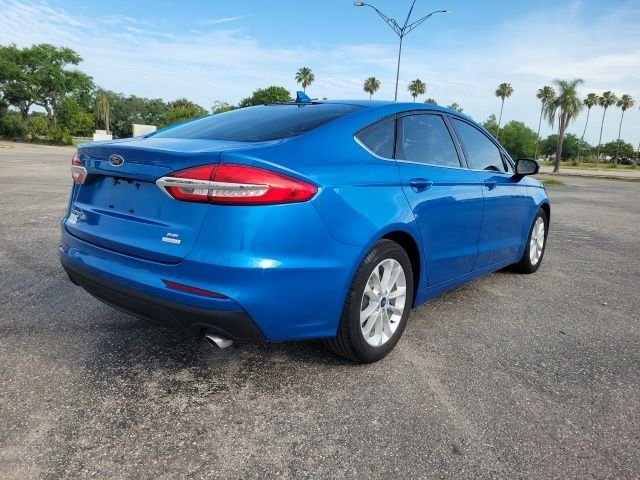Used 2019 Blue Ford SE image 5