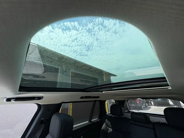 Used 2025 White Land Rover SE image 16