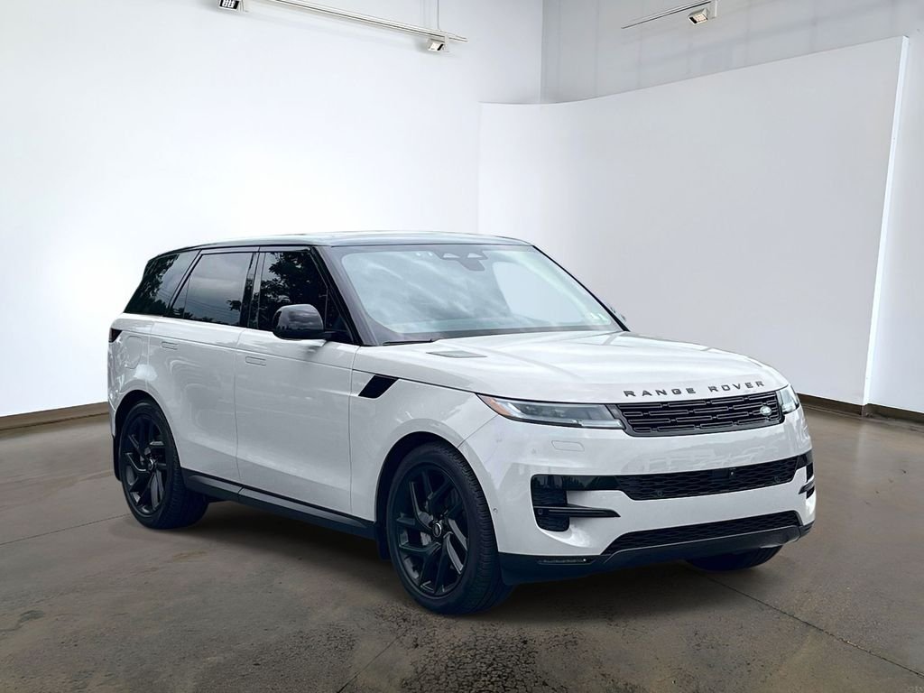 Used 2025 Borasco Gray Metallic Land Rover SE image 3