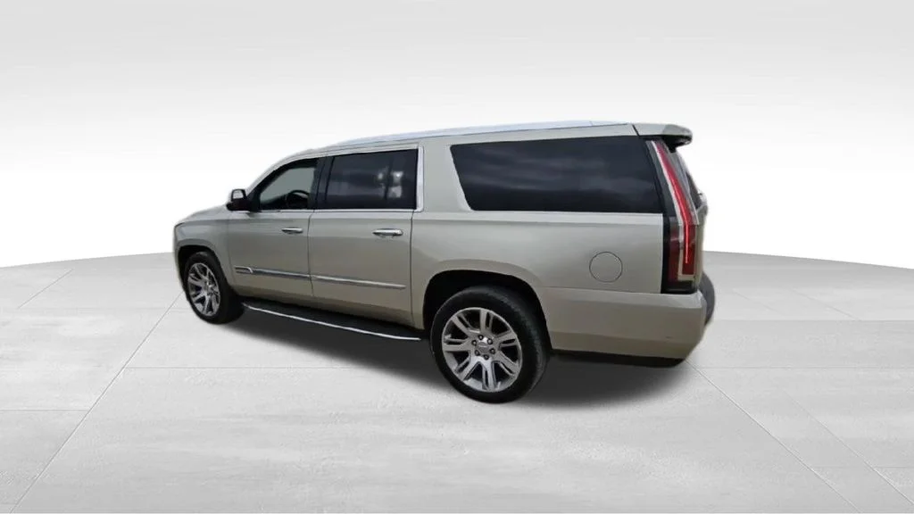 Used 2017 Silver Coast Metallic Cadillac Luxury image 6