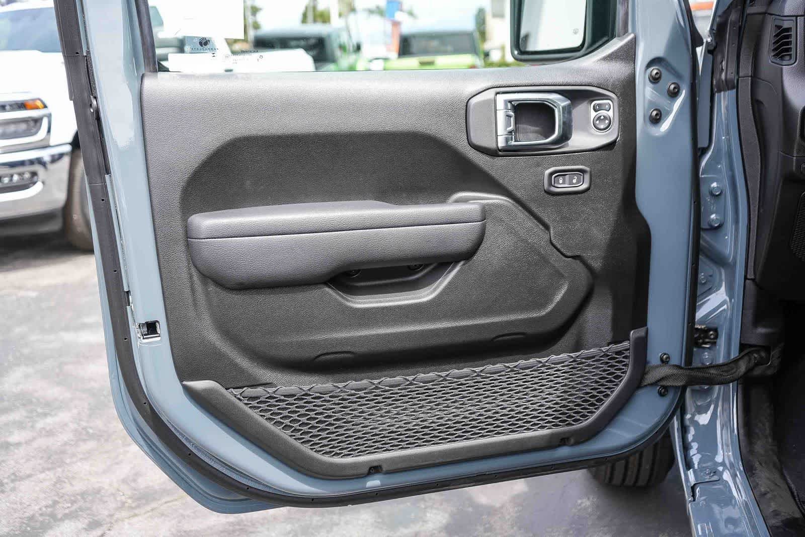 New 2026 Anvil Clear-Coat Exterior Paint Jeep Sport S image 25