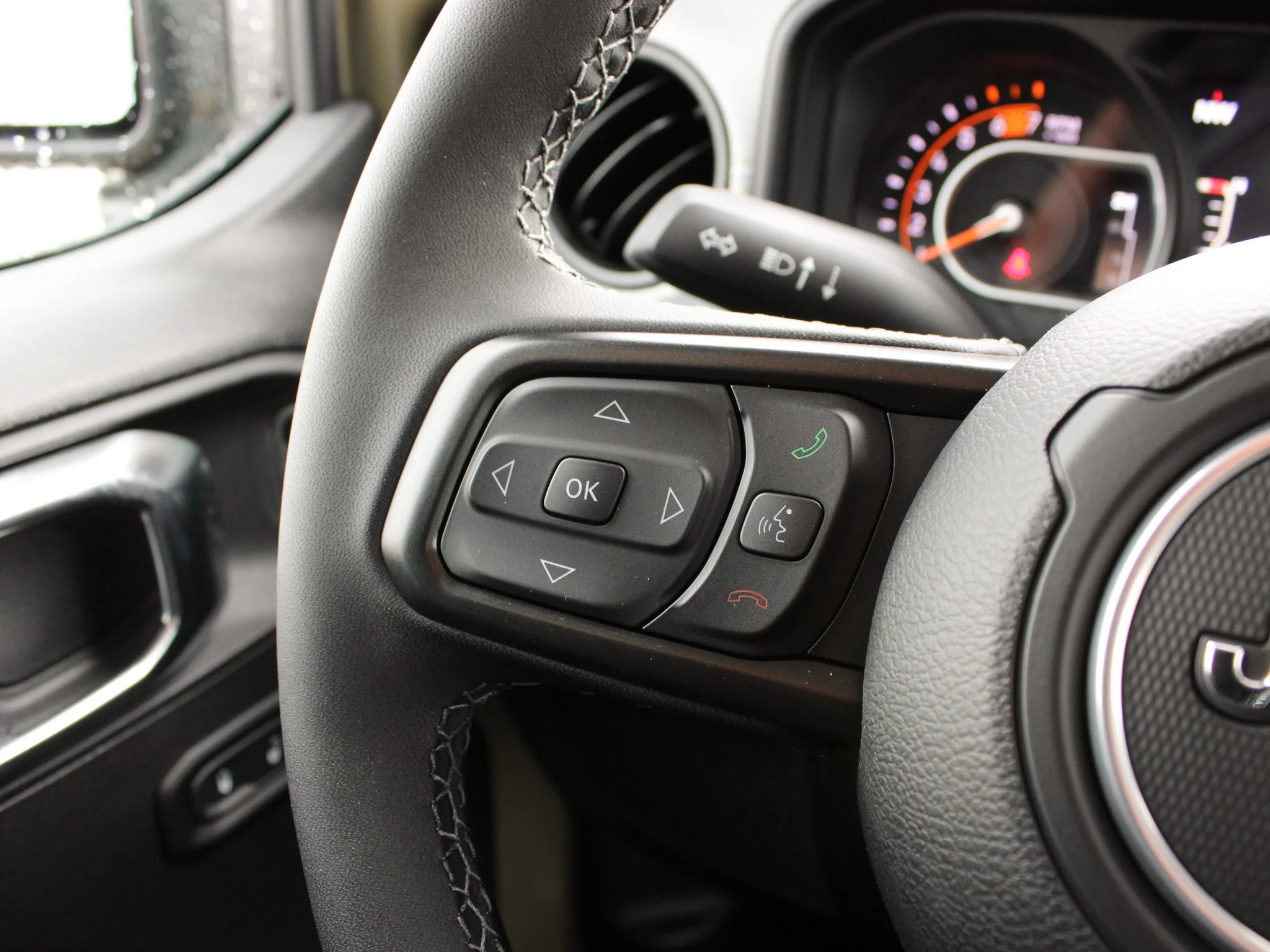 Used 2025 41 Jeep Sport S* 4 Door 4x4, Alpine Audio, Safety Group, Remote Start, Heated Seats image 16