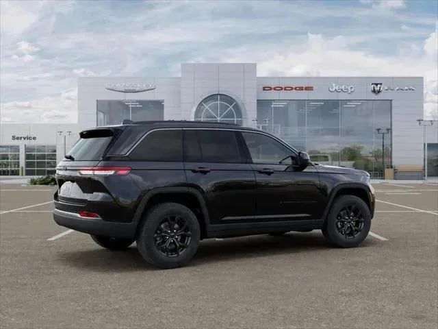 New 2026 Diamond Black Crystal Pearlcoat Jeep Laredo image 108