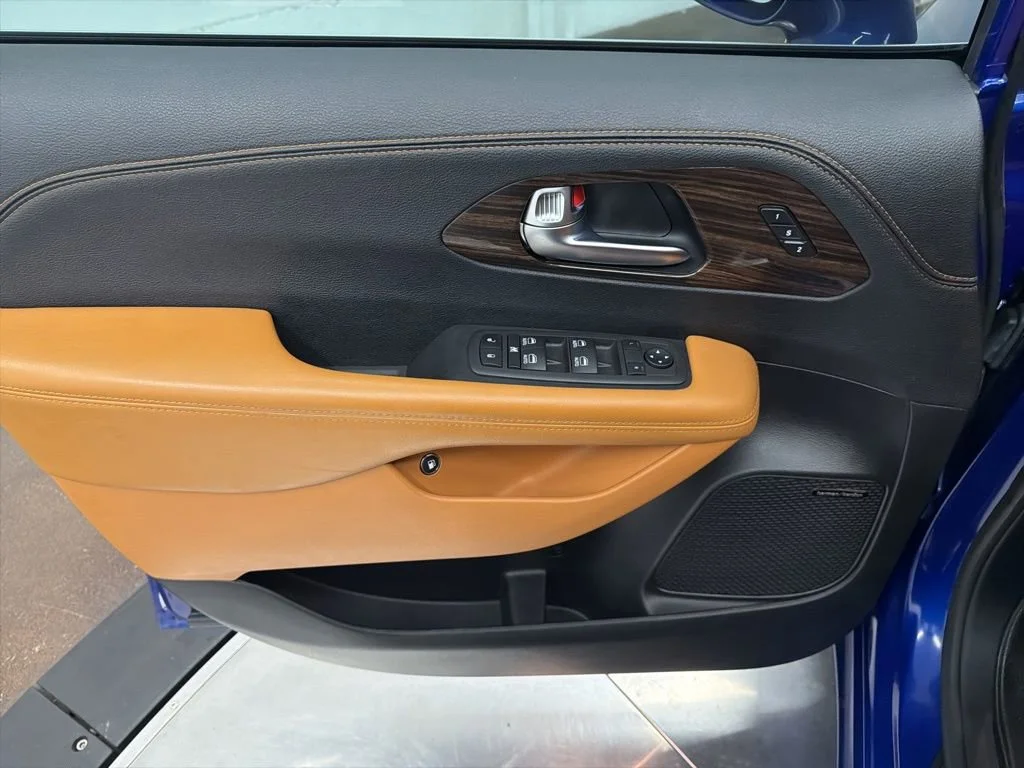 Used 2021 Blue Chrysler Pinnacle image 18