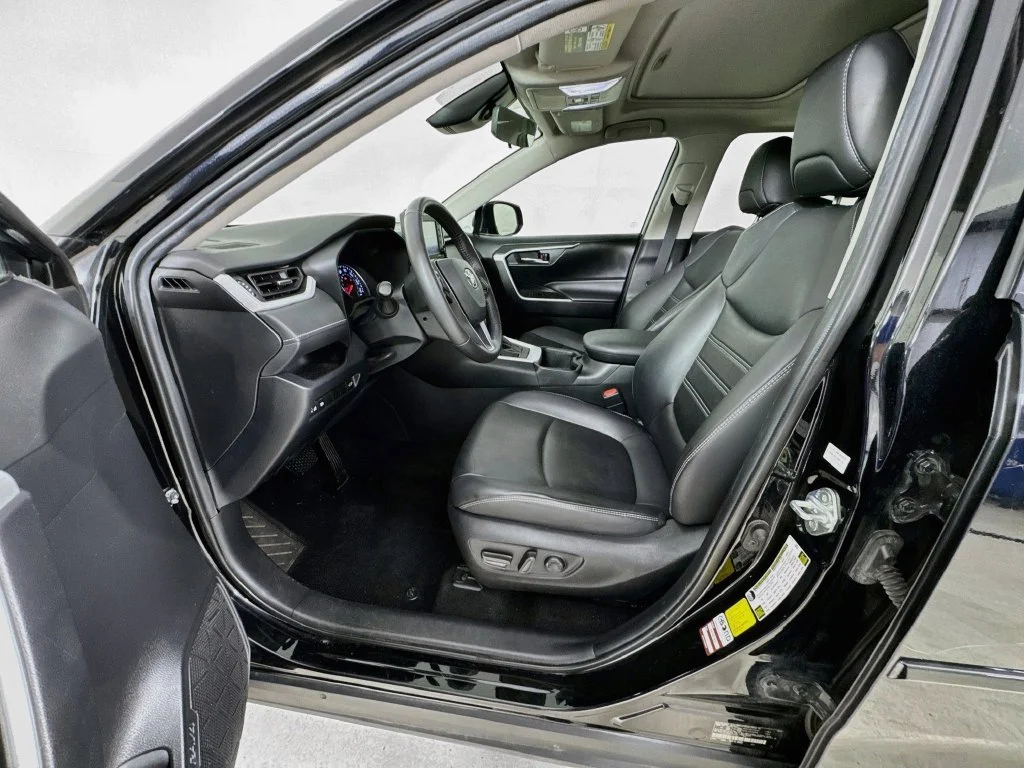 Used 2022 Midnight Black Metallic Toyota XLE Premium image 22