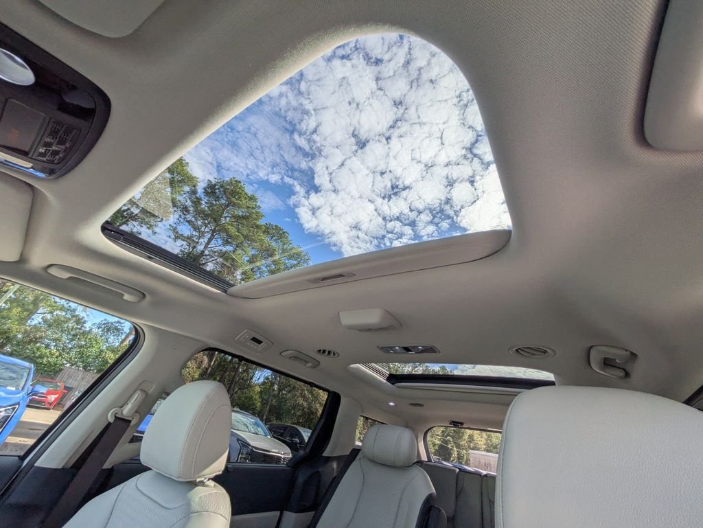 New 2026 Snow White Pearl Kia SX Prestige image 24