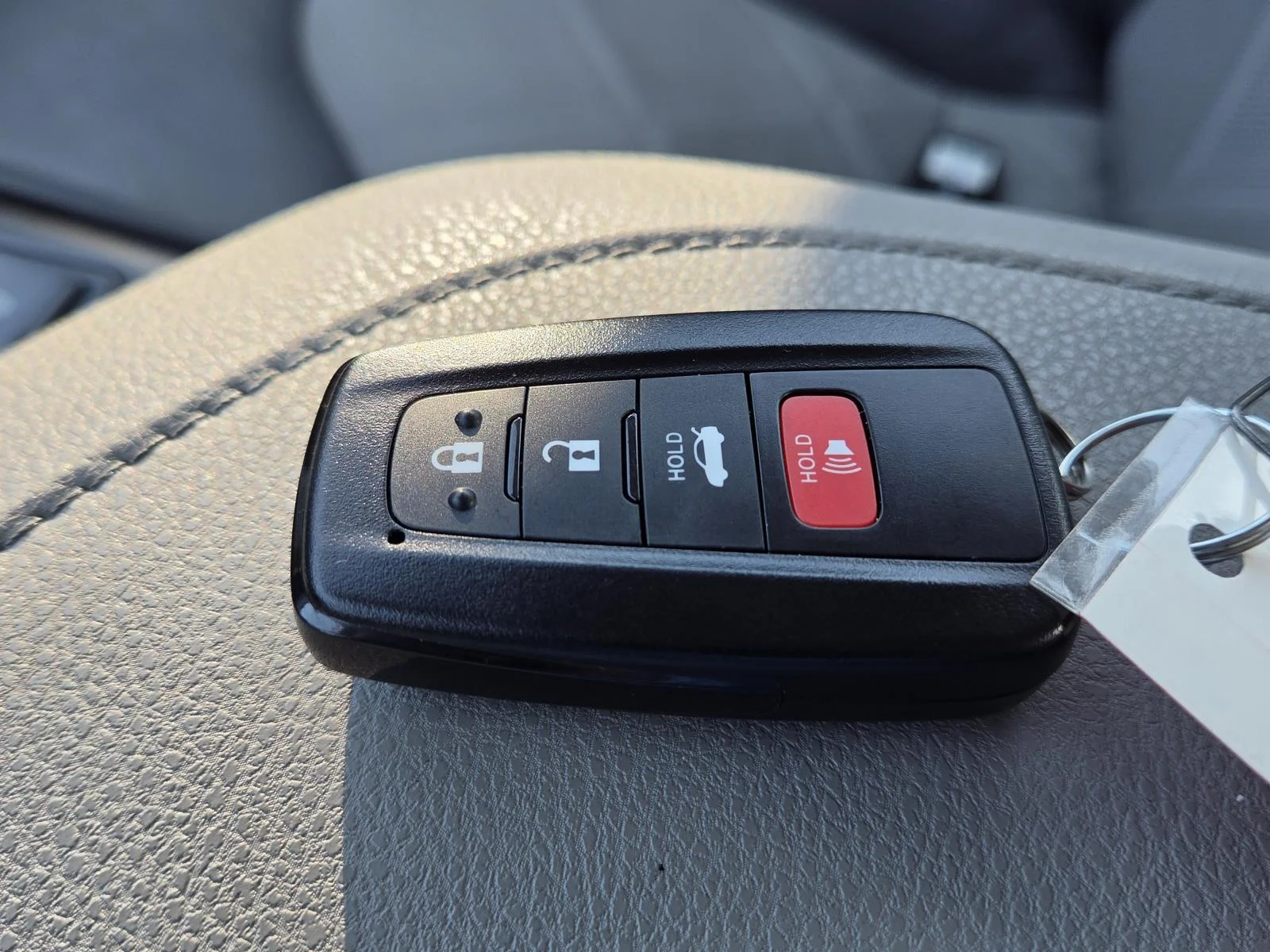 Used 2019 Celestial Silver Metallic Toyota XLE Auto (Natl) image 31