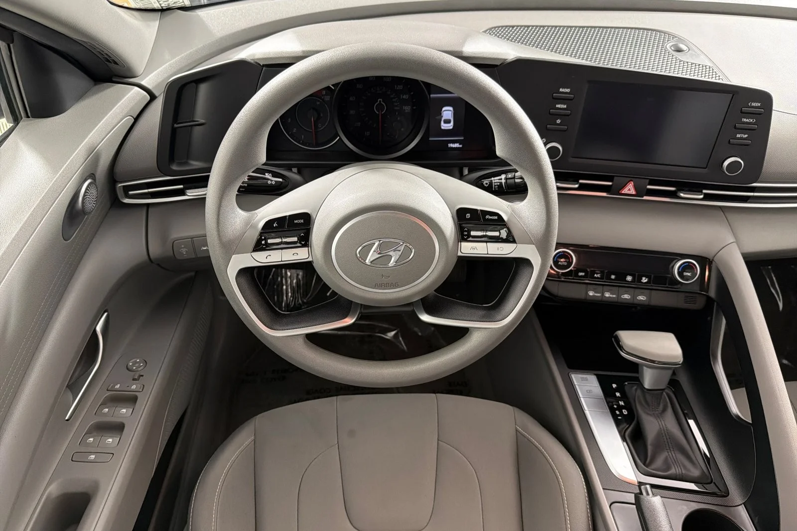 Used 2023 Fluid Metal Hyundai SEL IVT image 13