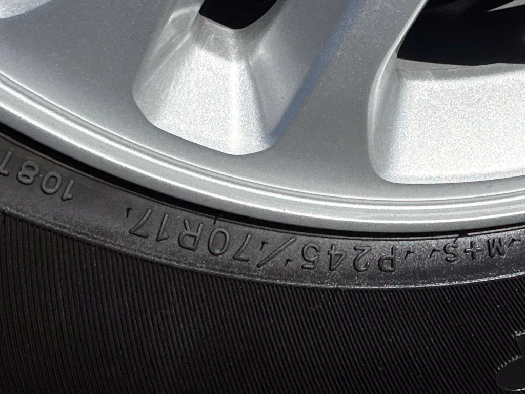 Used 2024 Silver Jeep Laredo image 31
