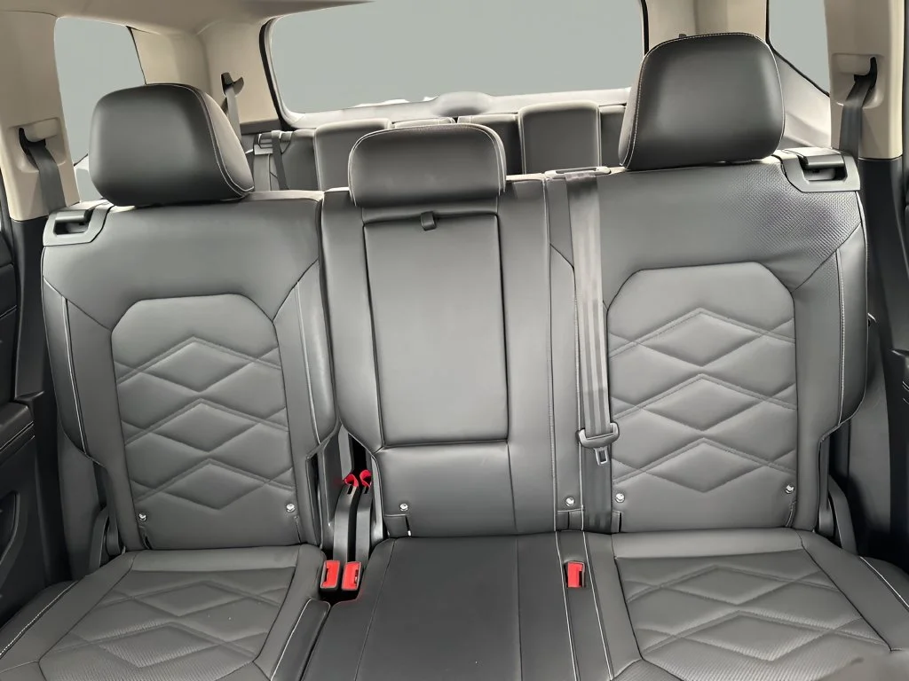 Used 2024  Volkswagen 2.0T SE w/Technology image 11