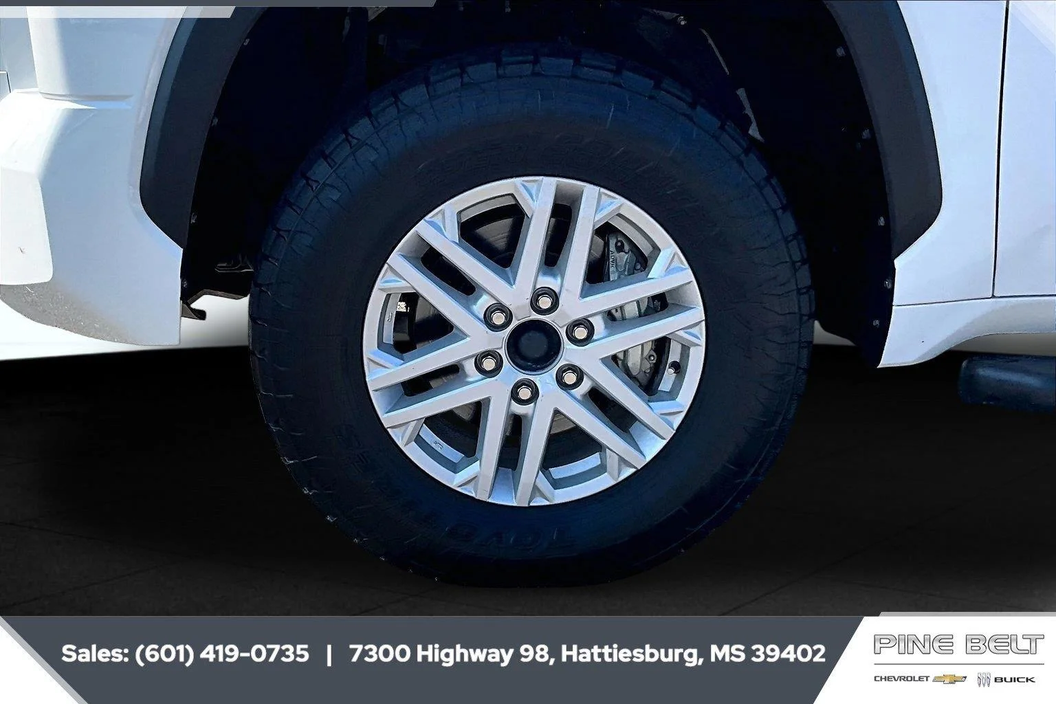 Used 2023 Ice Cap Toyota SR5 image 8