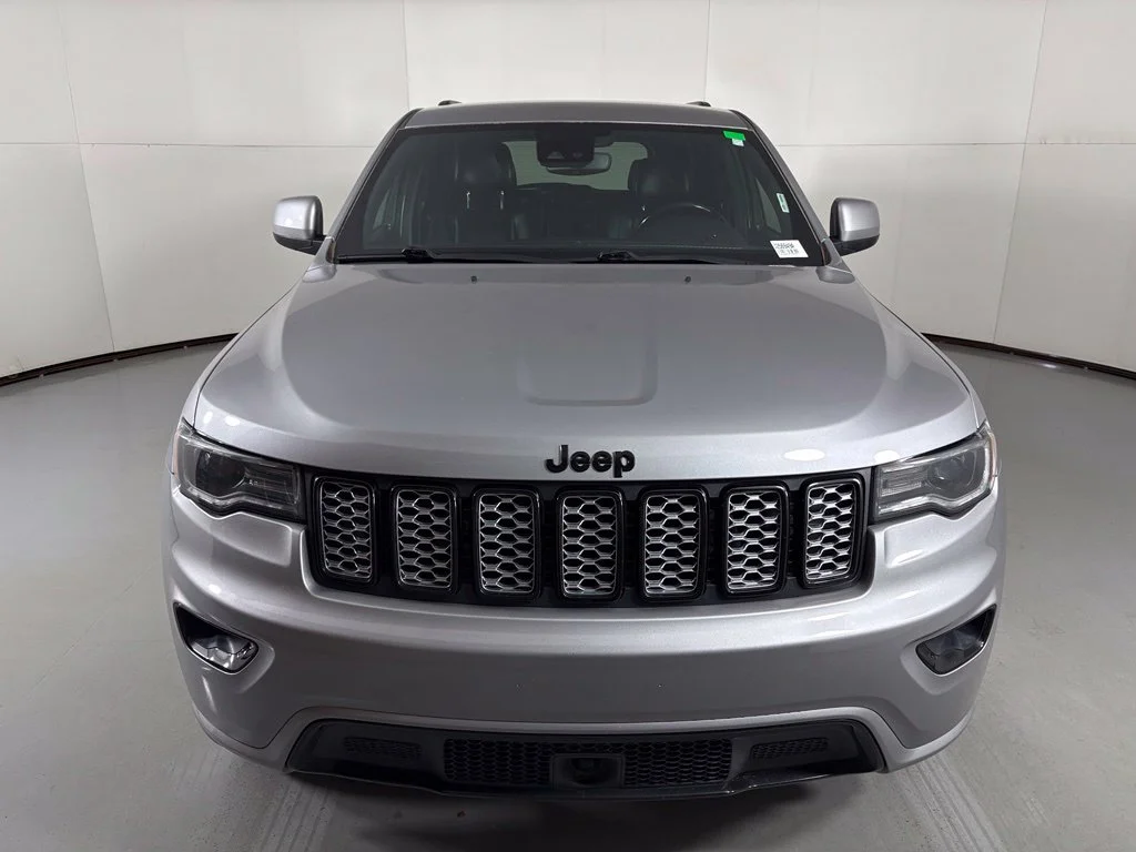 Used 2021 Silver Jeep Laredo X image 3