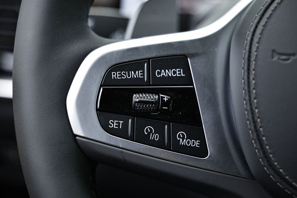 New 2026 Dravit Grey Metallic BMW xDrive50e image 36