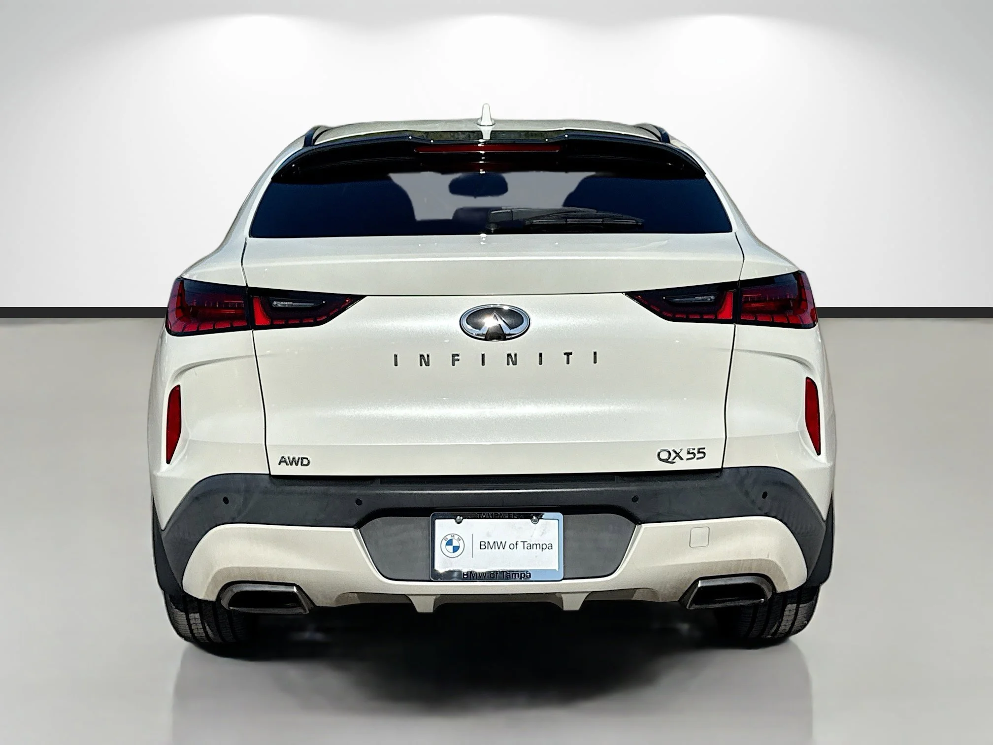 Used 2022 Majestic White INFINITI LUXE image 4