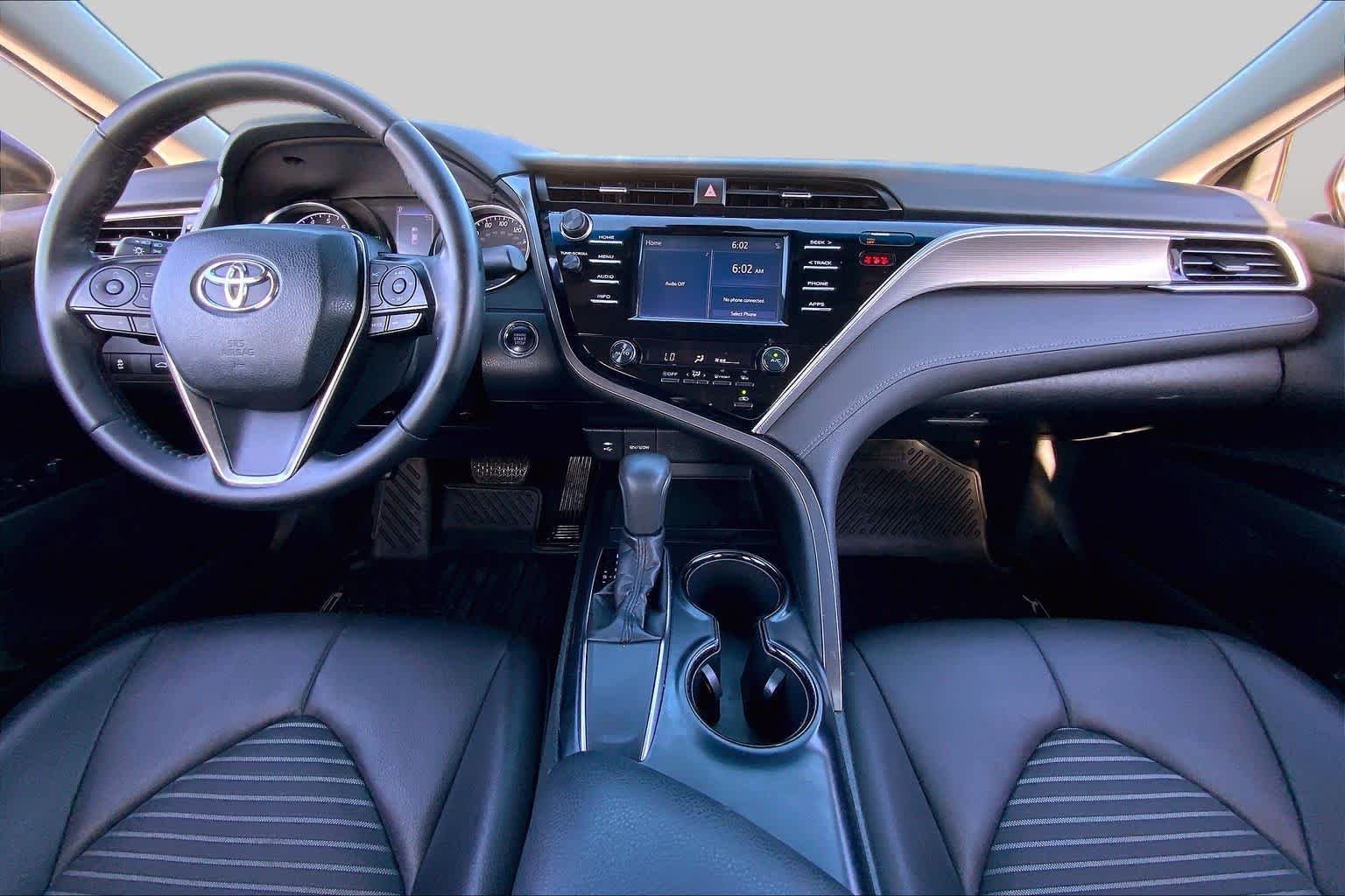 Used 2018 Galactic Aqua Mica Toyota SE image 15